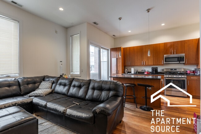 Photo - 1354 W Augusta Blvd Unidad 201