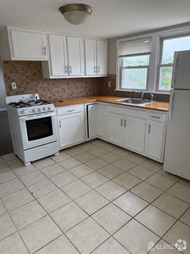 Building Photo - 8 Kendall Dr Rental