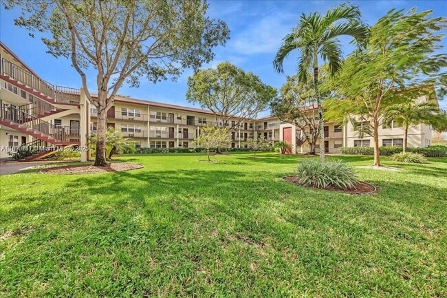 Building Photo - 150 SW 134th Way Unit 209R