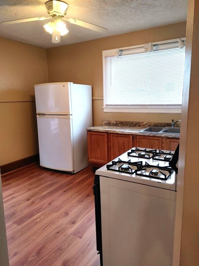 Photo - 702 1/2 28th Street