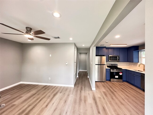 Building Photo - 4519 Oak Shadows Dr