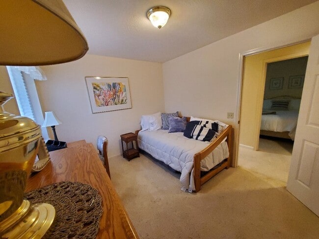 Photo - 3 bed  bath fully furnished home on the Ro...