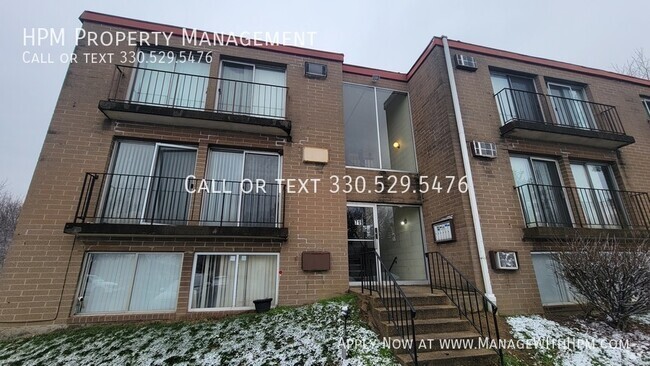 Building Photo - Spacious 2 bedroom apartment in Akron Unit D