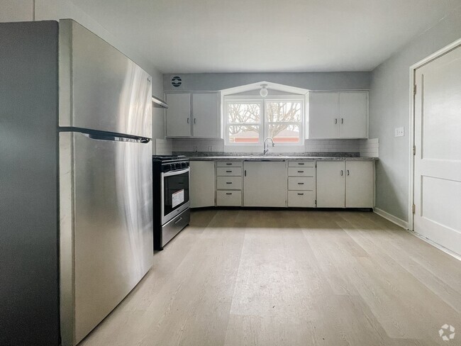 Building Photo - Natural Light Rental