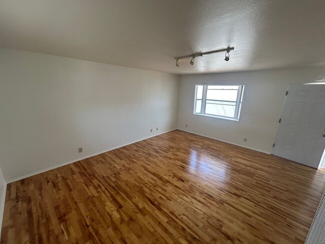 Photo - FOR RENT 1+1 Midtown Ventura DUPLEX