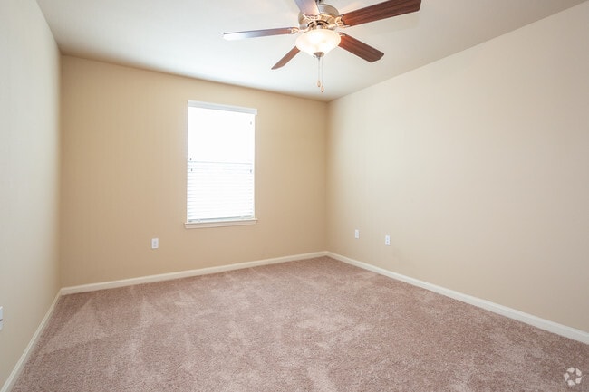 2 BR, 2 BA - 918 SF