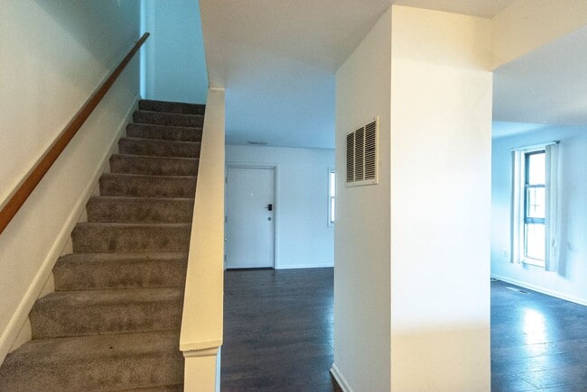 Building Photo - 1329 Riggs St NW Unit 1