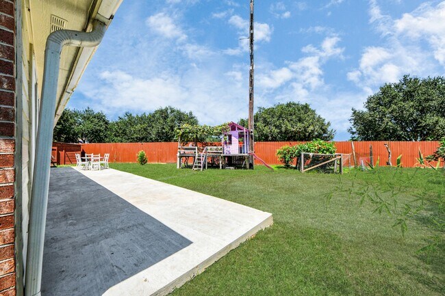 Photo - 10850 White Oak Point Ct
