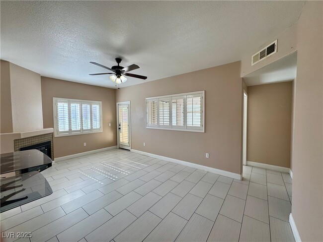 Photo - 1050 E Cactus Ave Unidad 1132 Rental