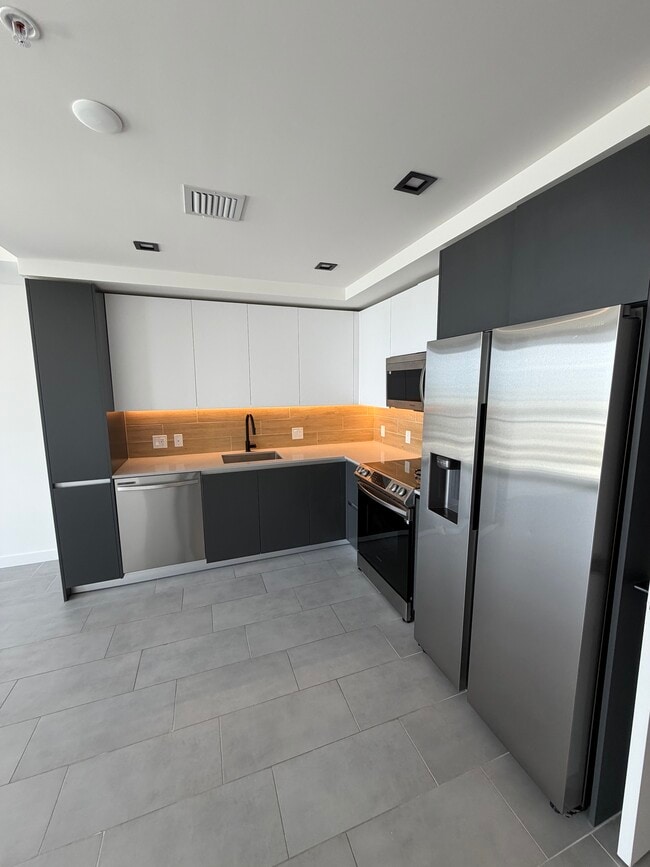 Photo - 132 NE 22nd St Unidad A2