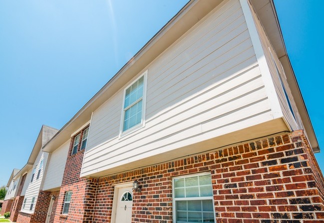 Williamsburg Square Apartments in Pascagoula, MS - Williamsburg Square