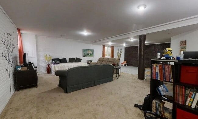 Photo - 206 Gentian St