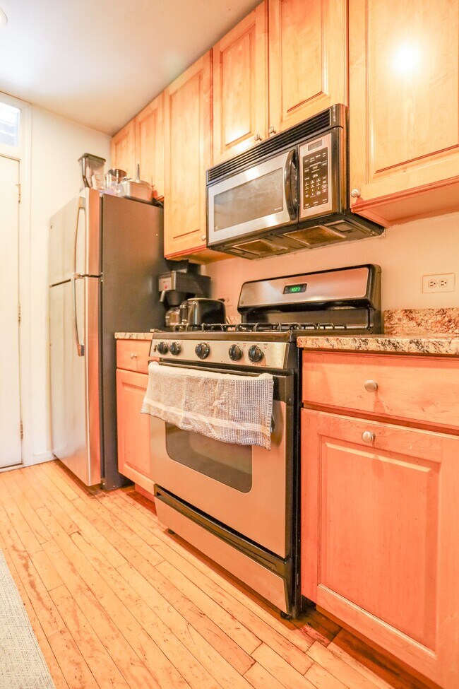 Photo - 613 W Arlington Pl Unit 1