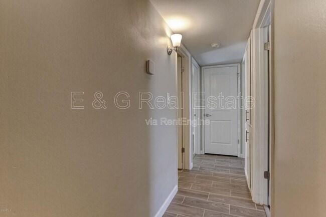 Photo - 1527 W Huntington Dr