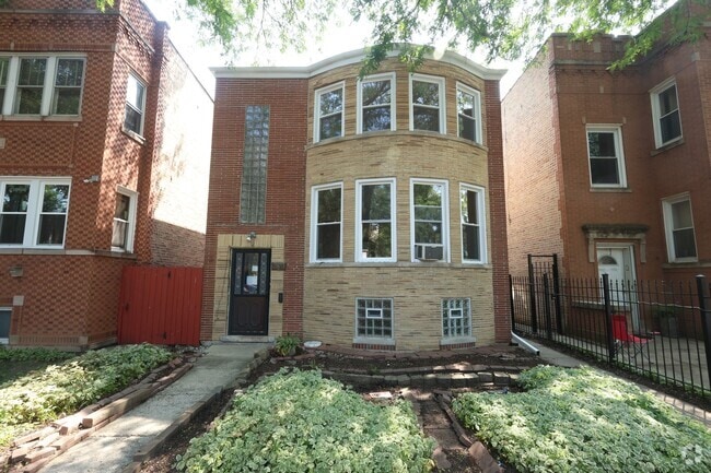 Building Photo - 2839 N Austin Ave Unit 2 Rental