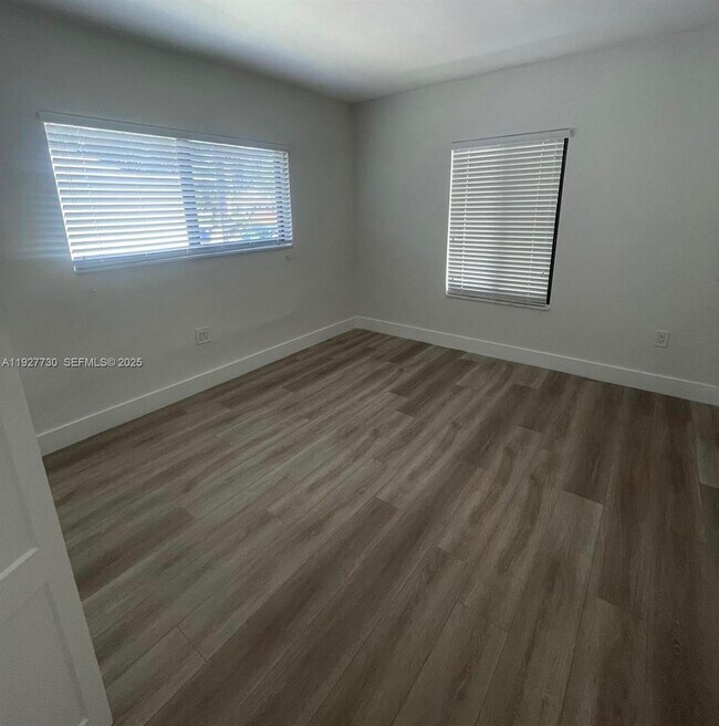 Photo - 557 NW 44th St