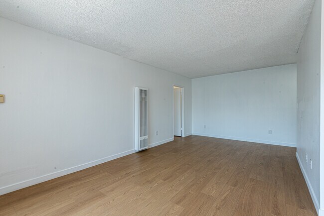 Sala de estar - 6210 Whitsett Apartamentos