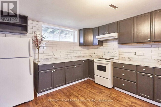 Photo - 904 Crocus Crescent