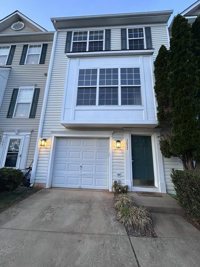 Building Photo - 1057 Lake Pelham Dr