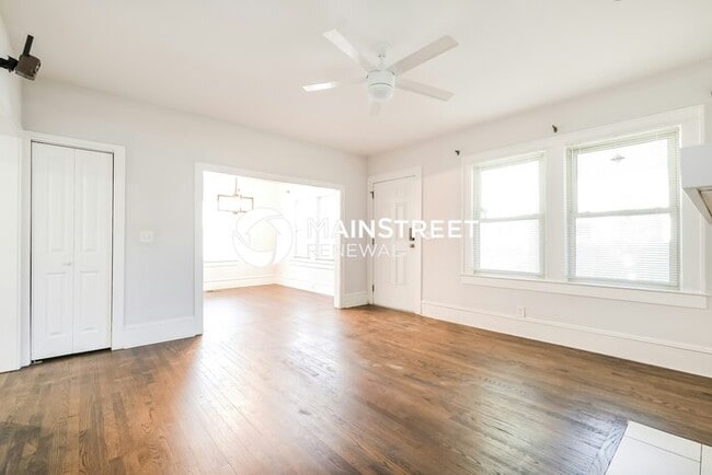 Photo - 3 Bedroom Pet-Friendly Home in Atlanta, GA with Main Street Renewal
