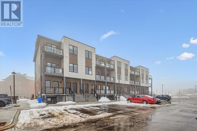 Photo - 940 St David St N