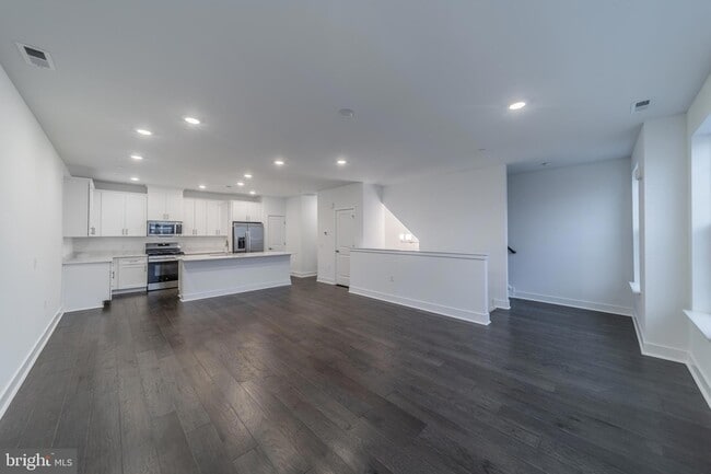 Photo - 135 Stoutsburg Blvd
