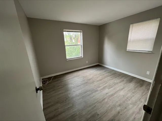 Spacious 2BD near downtown Columbus with parking, W/D hookups & secured access. Updated kitchen, ...