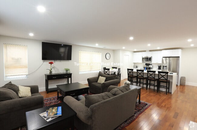 Building Photo - 290 Riverside Ave Unit 2 Rental