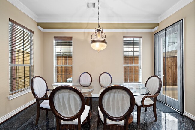 Photo - 2927 Clinton Dr