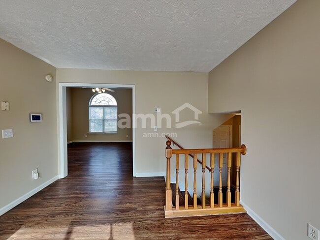 Photo - 884 Pin Oak Dr