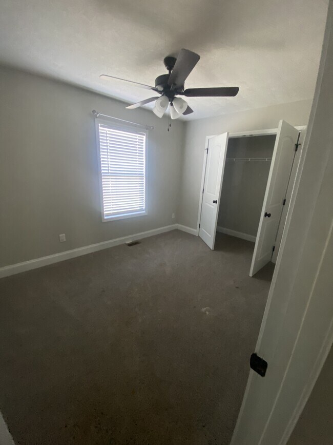 Photo - 485 Labrador Dr