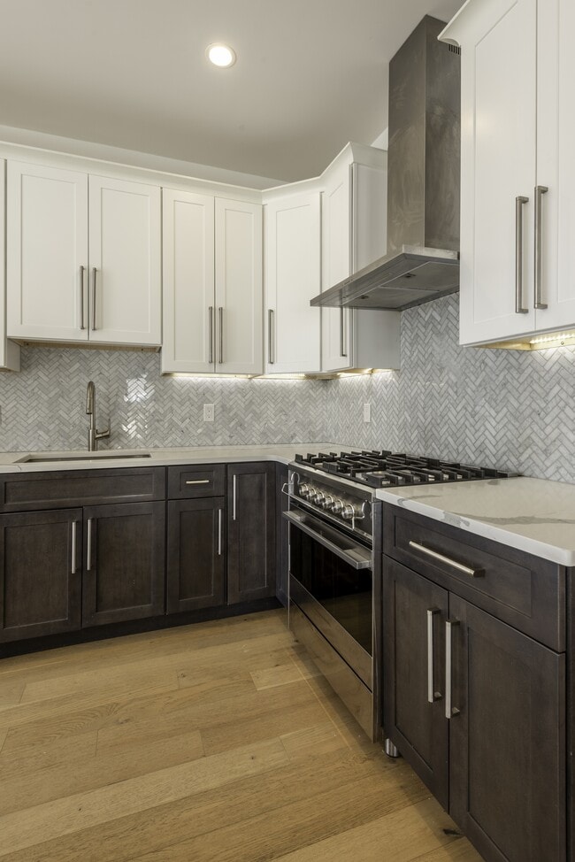 Photo - 946 Saratoga St