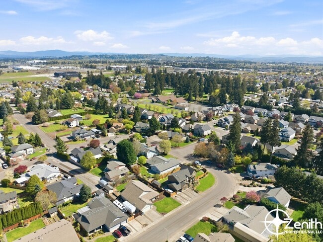 Photo - 16718 NE 7th St