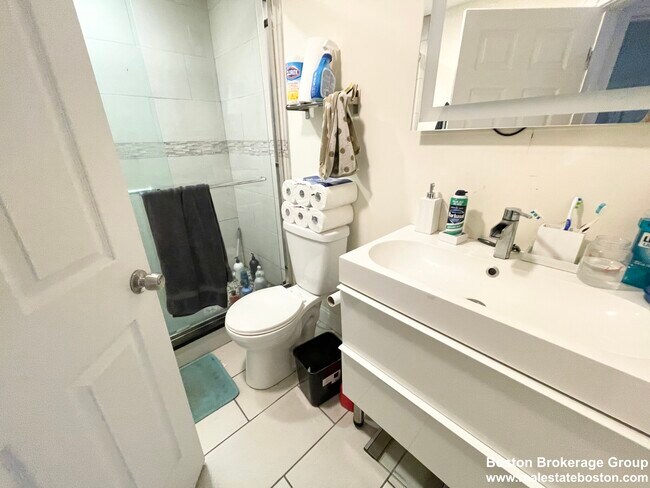 Photo - 275 Dorchester St Unit 1