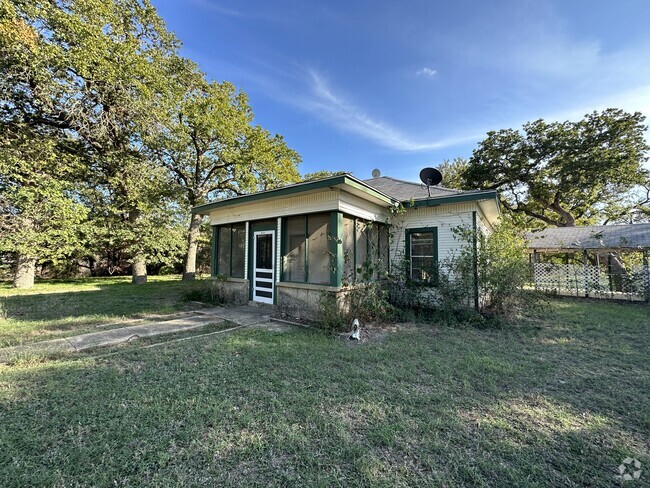 Building Photo - 623 W First St Rental
