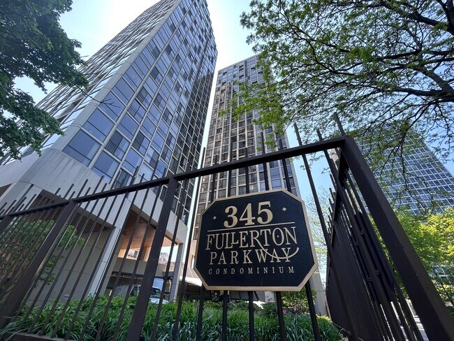 Building Photo - 345 W Fullerton Pkwy Unit 1808