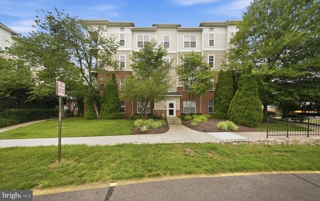 Building Photo - 3850 Lightfoot St Unit 155