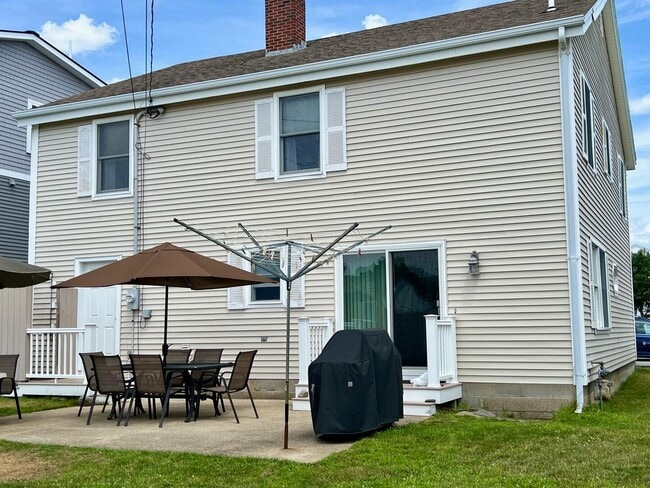 339 Woodstock St