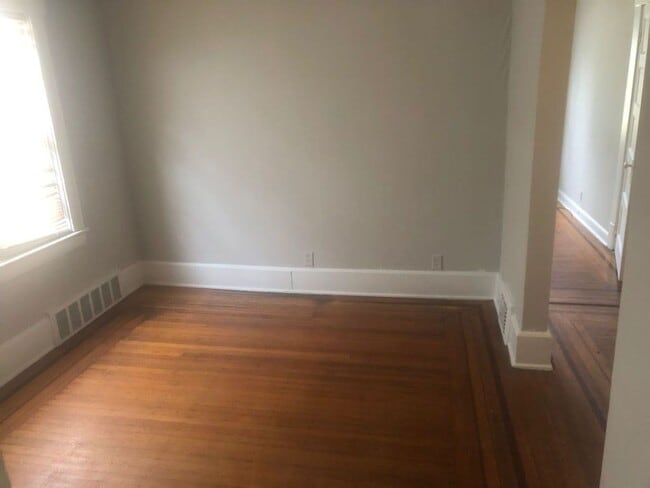 Photo - 1483 E 120th St Unidad DOWN