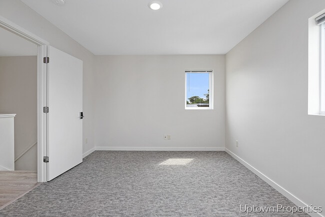 Photo - 810 Fulton St W