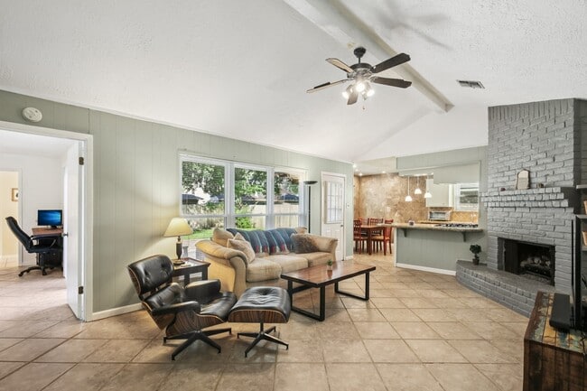Photo - 15126 Silverman St