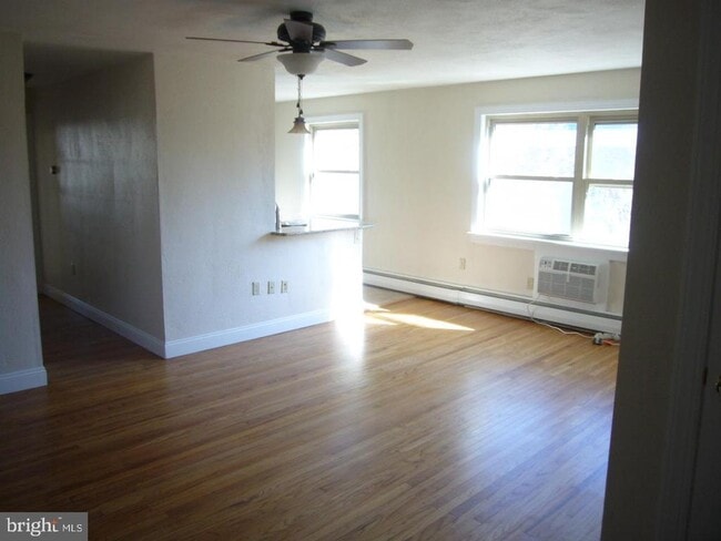 Photo - 231 Sharpless St Unit 3A