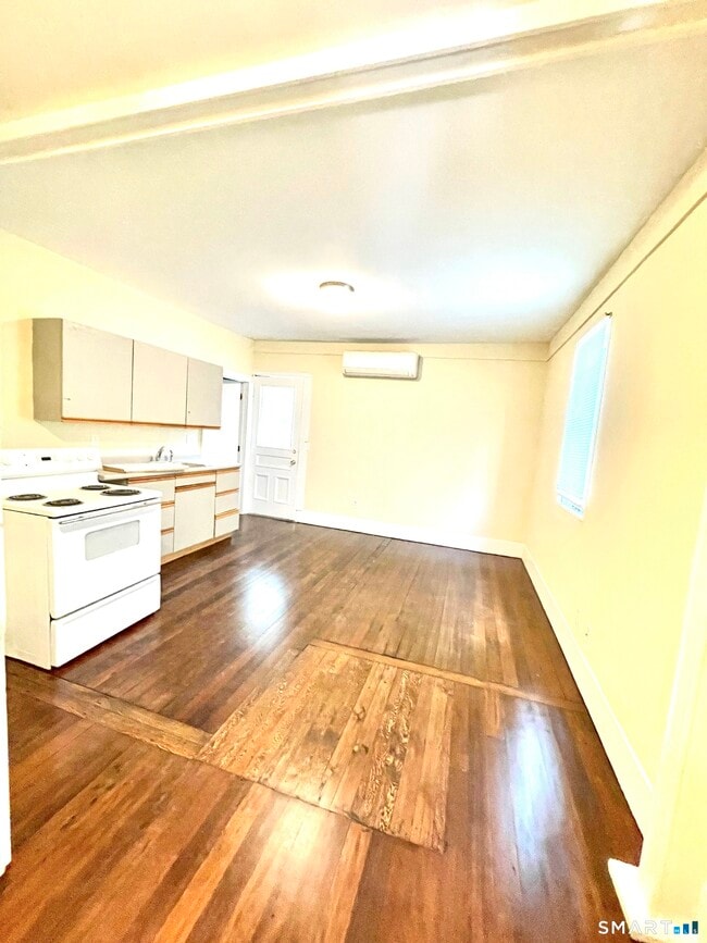 Building Photo - 1015 W Main St Unit 2B