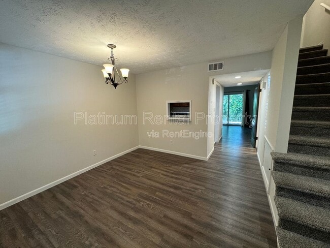 Photo - 3135 Reeves St