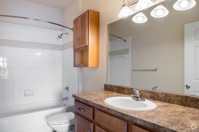 1BR, 1BA - 715SF