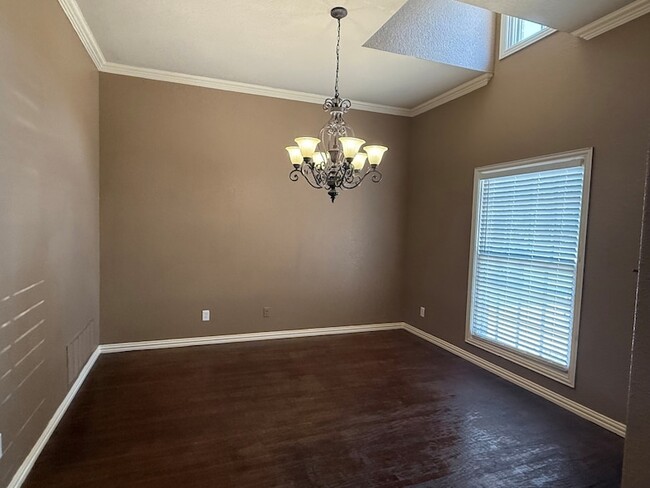 Photo - 2207 Canterbury Dr