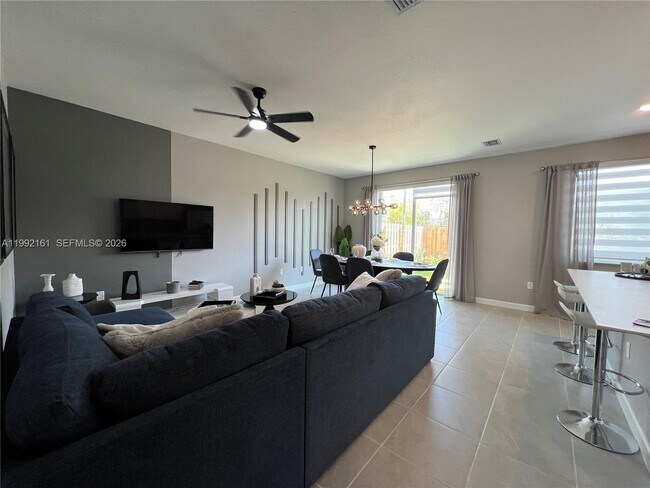 Photo - 680 SE 13th Ct