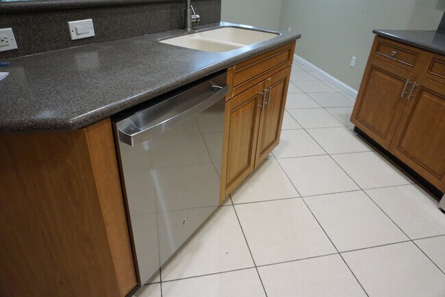 2030 Nassau Dr