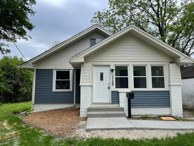 Building Photo - Great, newly renovated home