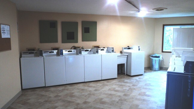 Sala de lavandería - Applewoods Apartments